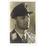 Ibel, Max.(1896-1981). Generalmajor u. Kommodore des Jagd-Geschwader 27, Foto-PK, in Uniform mit