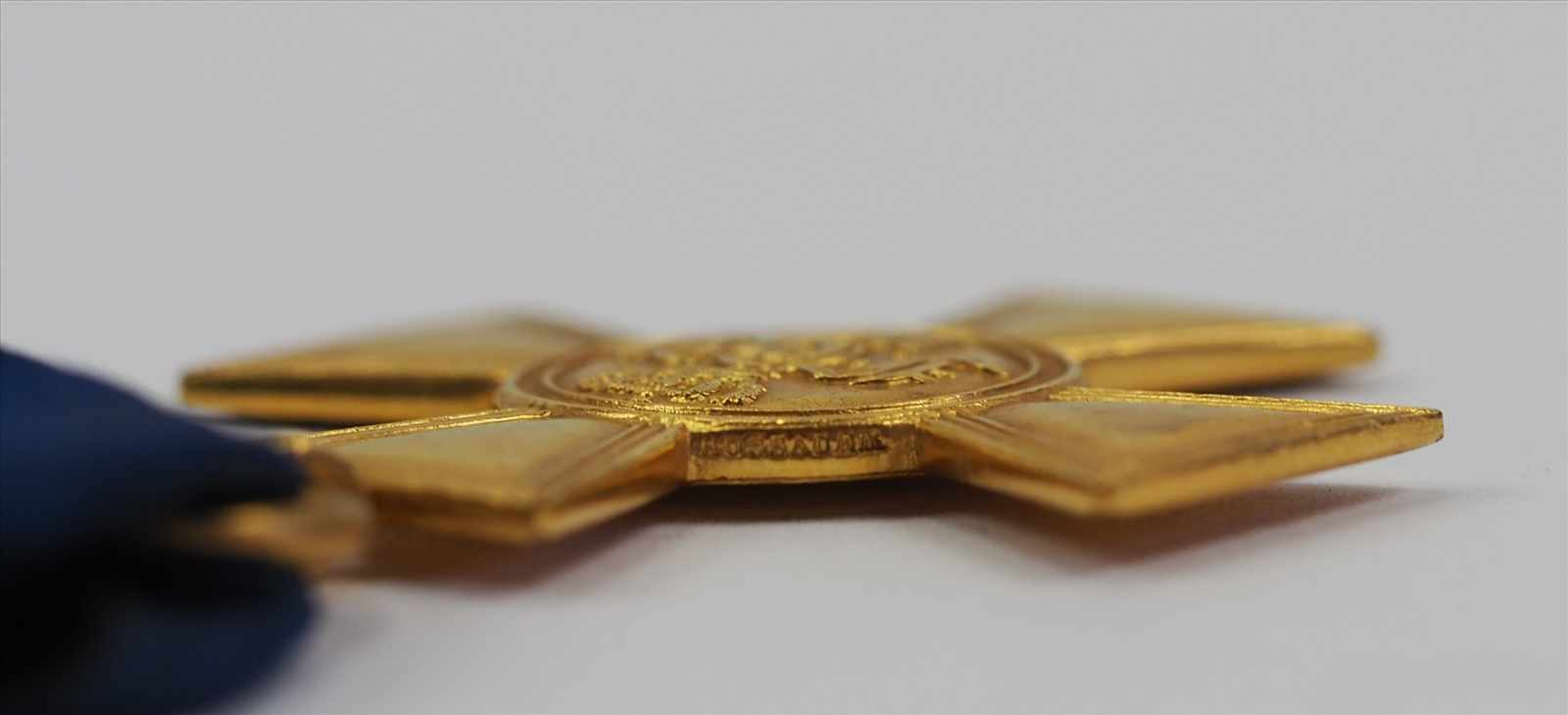 Preussen: Offiziers Dienstauszeichnung, für 25 Jahre - HOSSAUER.Bronze vergoldet, polierte Kanten, - Image 2 of 4