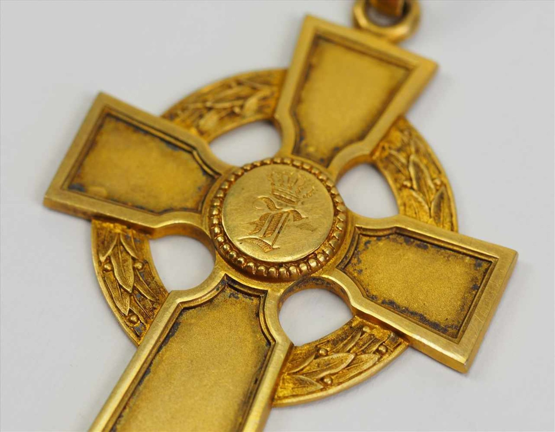 Baden: Kreuz für weibliche Dienstboten, mehr als 40 Dienstjahre.Silber vergoldet, durchbrochen - Image 2 of 4