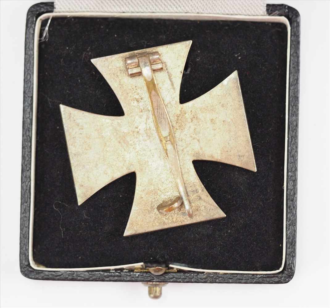 Eisernes Kreuz, 1939, 1. Klasse, im Etui, mit Überkarton - 6.Geschwärzter Eisenkern, versilberte - Image 3 of 6
