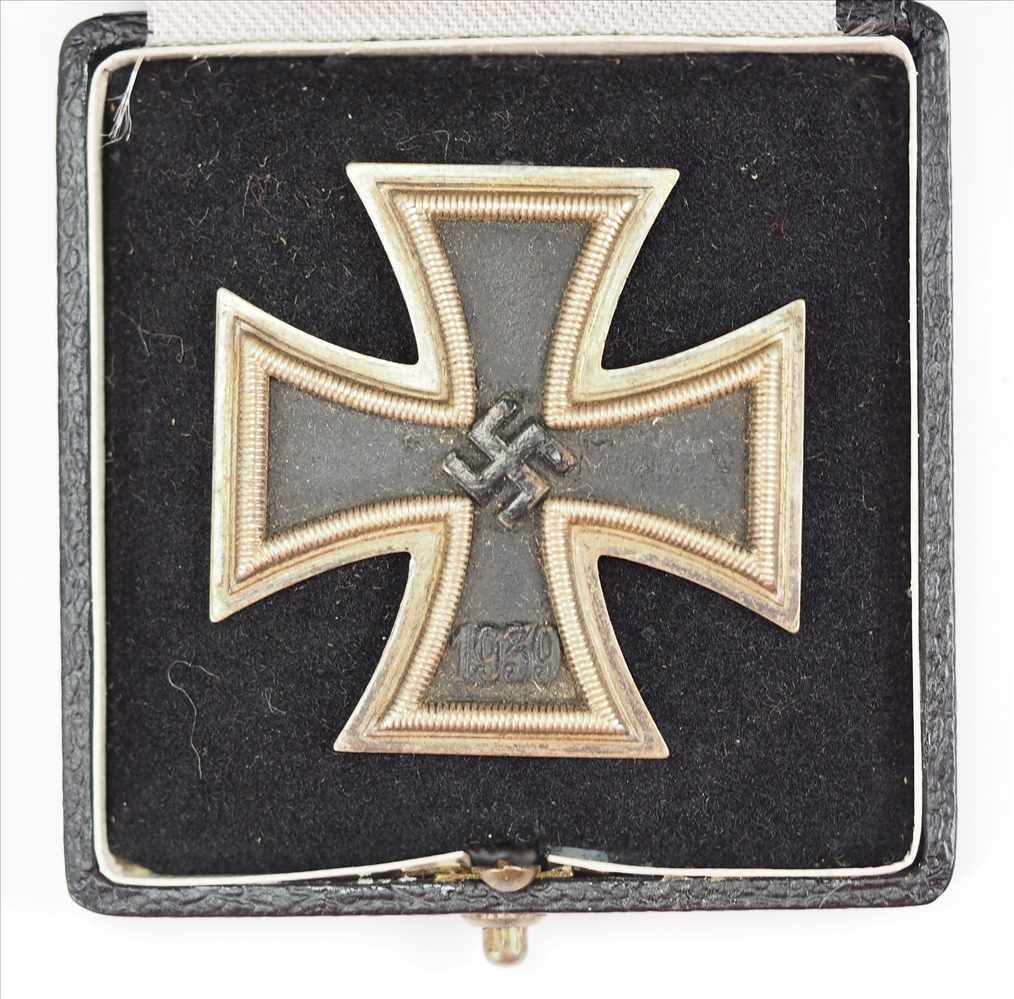 Eisernes Kreuz, 1939, 1. Klasse, im Etui, mit Überkarton - 6.Geschwärzter Eisenkern, versilberte - Image 2 of 6