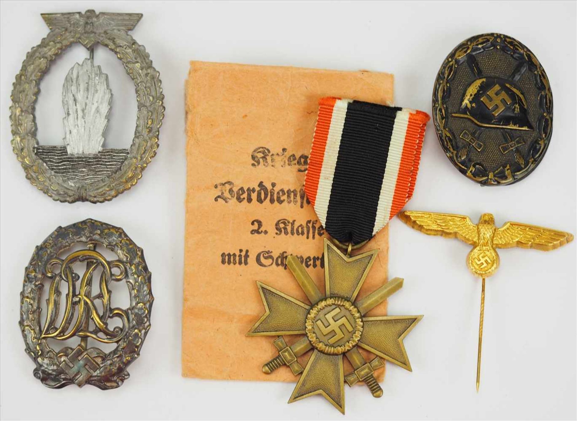 Nachlass eines Minensuchers.1.) Kriegsverdienstkreuz, 2. Klasse mit Schwertern, dazu