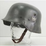 Wehrmacht: Parade-Helm.Fiber Helm, olivgrün lackiert, der Adler entnazifiziert, Innenfutter mit