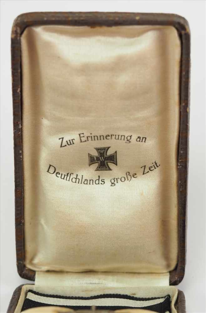 Preussen: Eisernes Kreuz, 1914, 2. Klasse, im Etui.Geschwärzter Eisenkern, Silber Zarge, im - Image 3 of 4