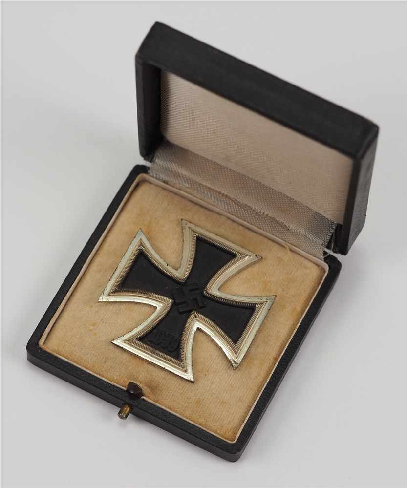 Eisernes Kreuz, 1939, 1. Klasse, im Etui - L 54. Geschwärzter Eisenkern, versilberte Zarge,