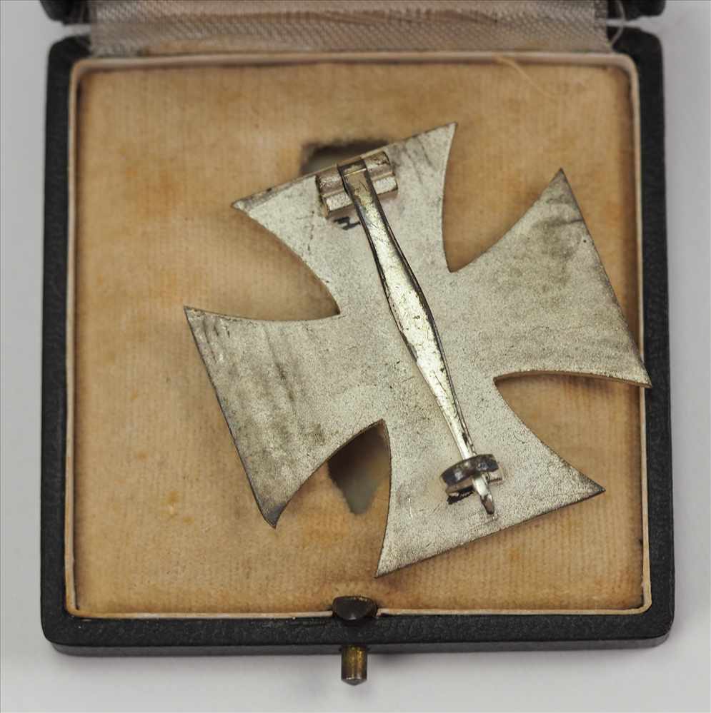 Eisernes Kreuz, 1939, 1. Klasse, im Etui - L 54. Geschwärzter Eisenkern, versilberte Zarge, - Image 3 of 6
