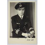 Forstmann, Gustav.(1908-1985). Korvettenkapitän und Flottilenchef der 1. Räumbootsflottille, Foto in