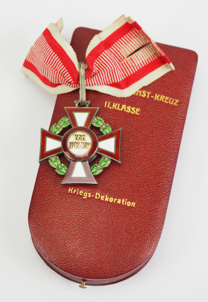 Österreich: Militärverdienstkreuz, 2. Klasse mit Kriegsdekoration, im Etui.Silber, teilweise