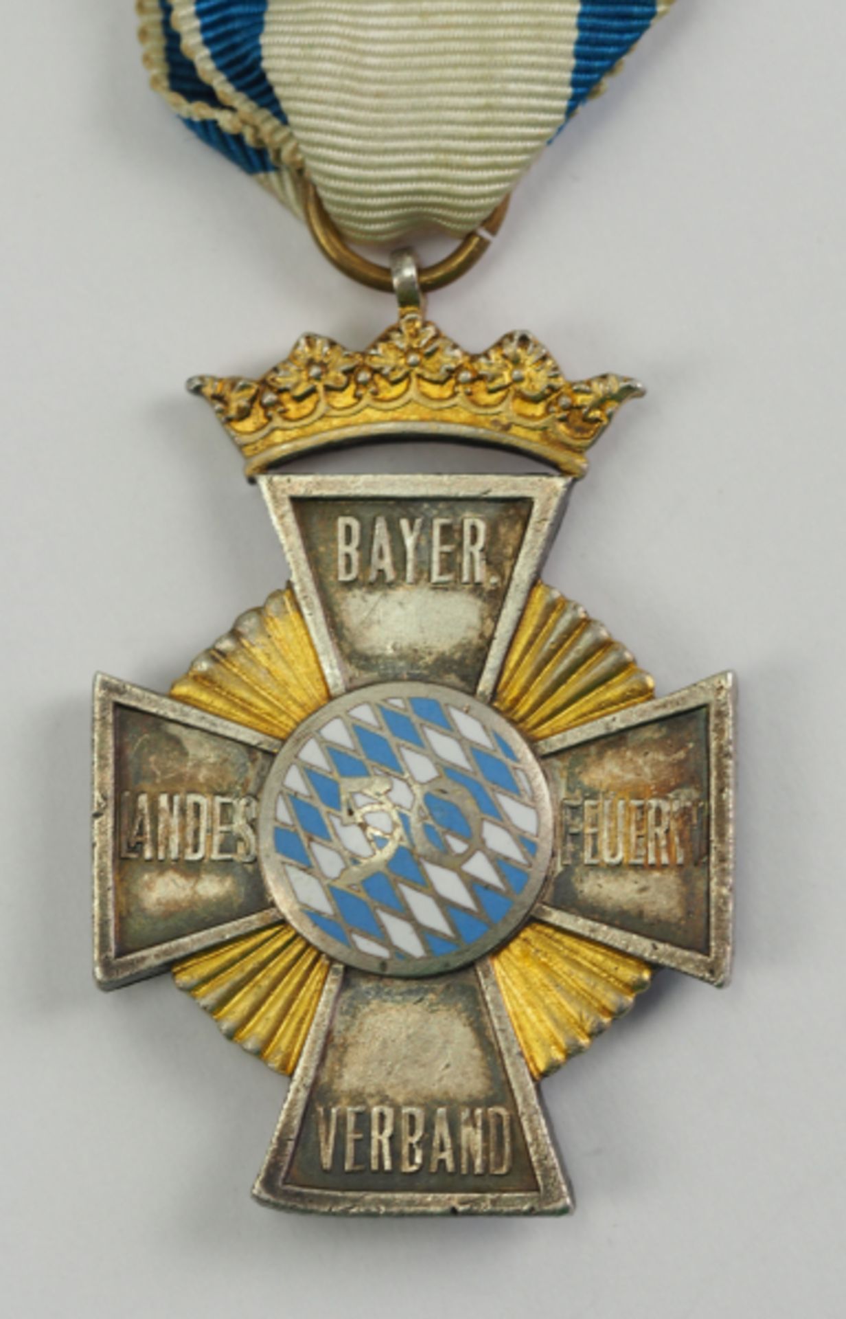 Bayern: Feuerwehr-Ehrenkreuz des Landesfeuerwehrverbandes, für 50 Dienstjahre.Silber, teilweise - Bild 2 aus 2