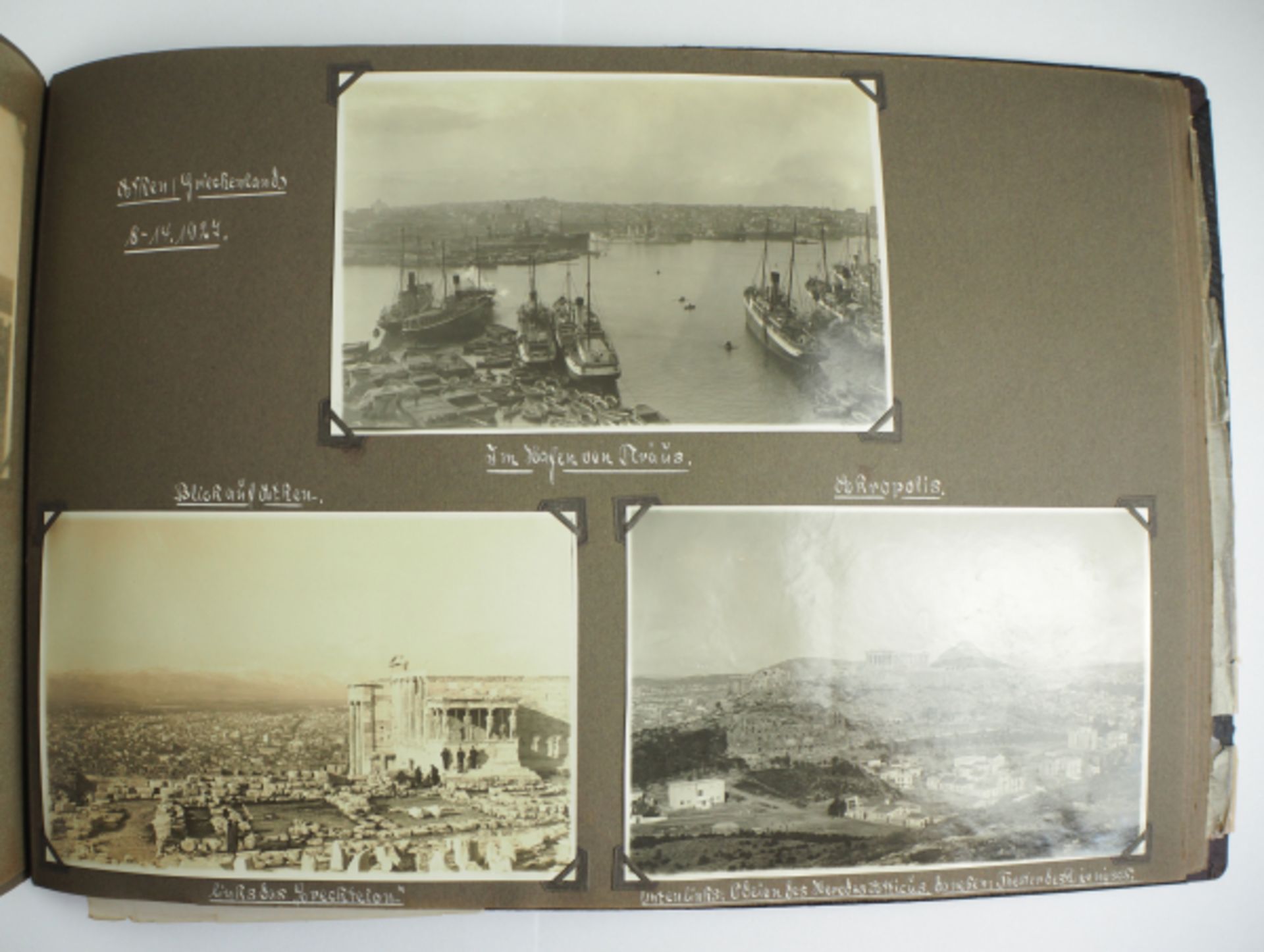 Fotoalbum der Weltreise des Kreuzers Hamburg 1926-1927.Schwarzer Einband mit aufwendiger - Image 8 of 11