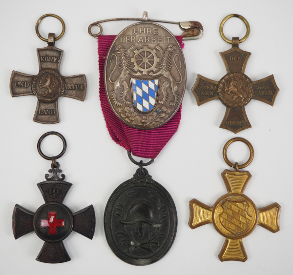 Bayern: Lot von 6 Auszeichnungen.1.) Veteranen-Denkzeichen, 2.) Militär-Denkzeichen für Offiziere