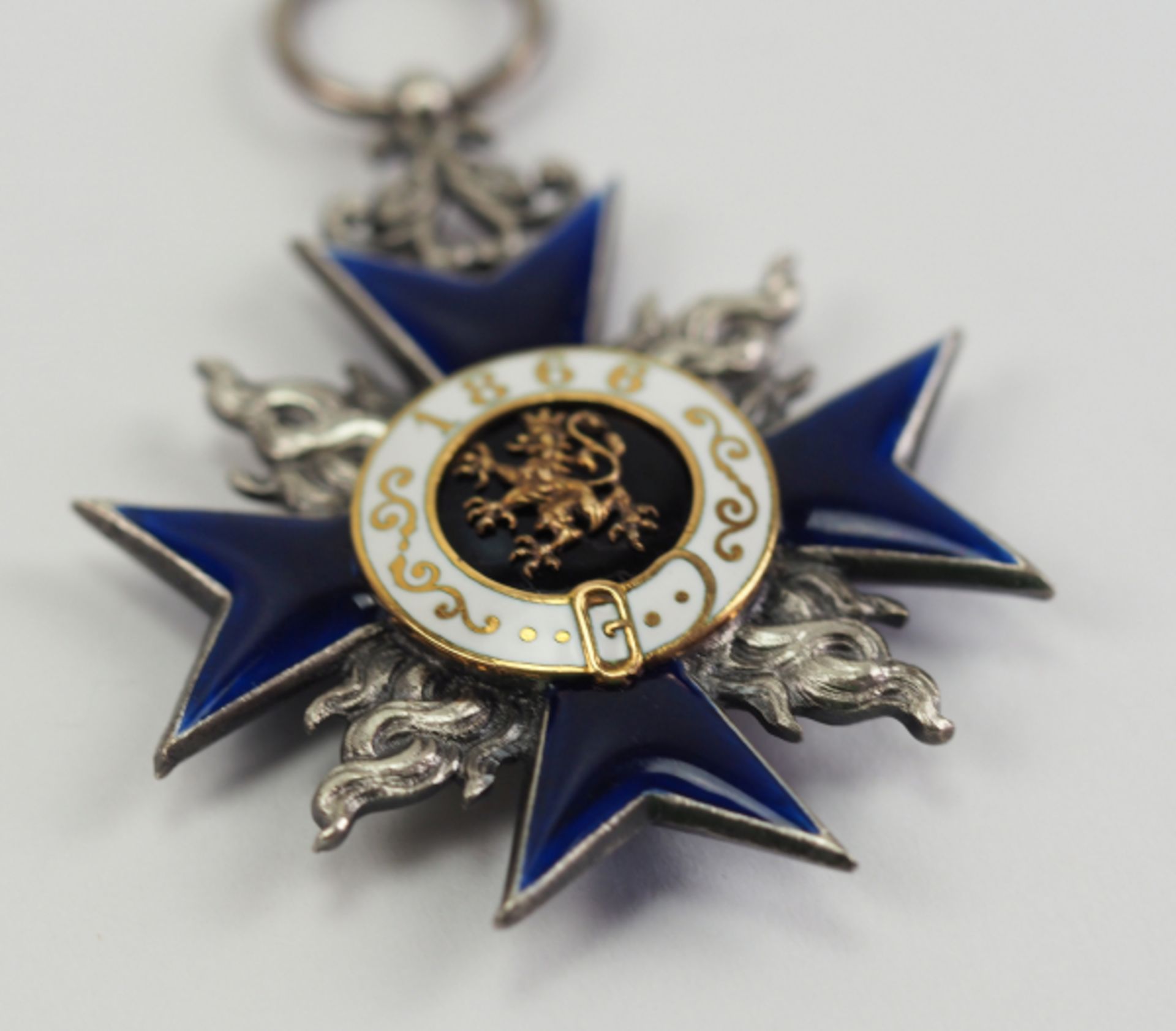 Bayern: Militär-Verdienst-Orden, 4. Klasse, ohne Schwerter.Silber, die Medaillons in Gold, teilweise - Bild 3 aus 3