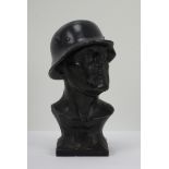 Harders, Hans: Soldatenbüste.Bronze, der Helm patiniert, rückseitig signiert HARDERS.Höhe ges.: 19,5