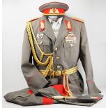 DDR: Nachlass eines Generalmajors der Landstreitkräfte.1.) Uniformjacke, mit Effekten als