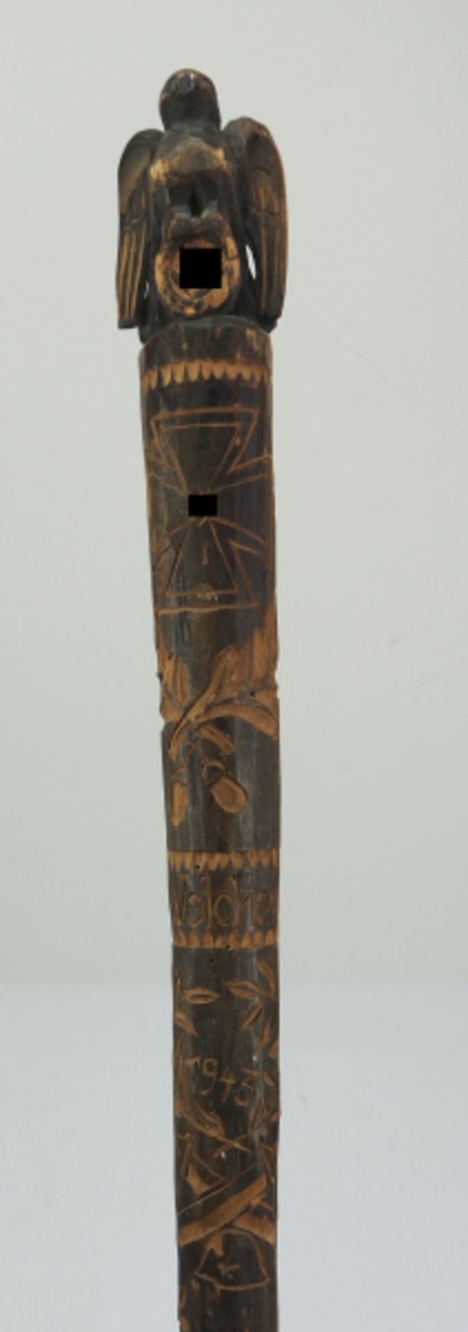 Wolchow Stock 1943.Holz, aufwendig geschnitzt, die Oberfläche gedunkelt, der Abschluss wird durch