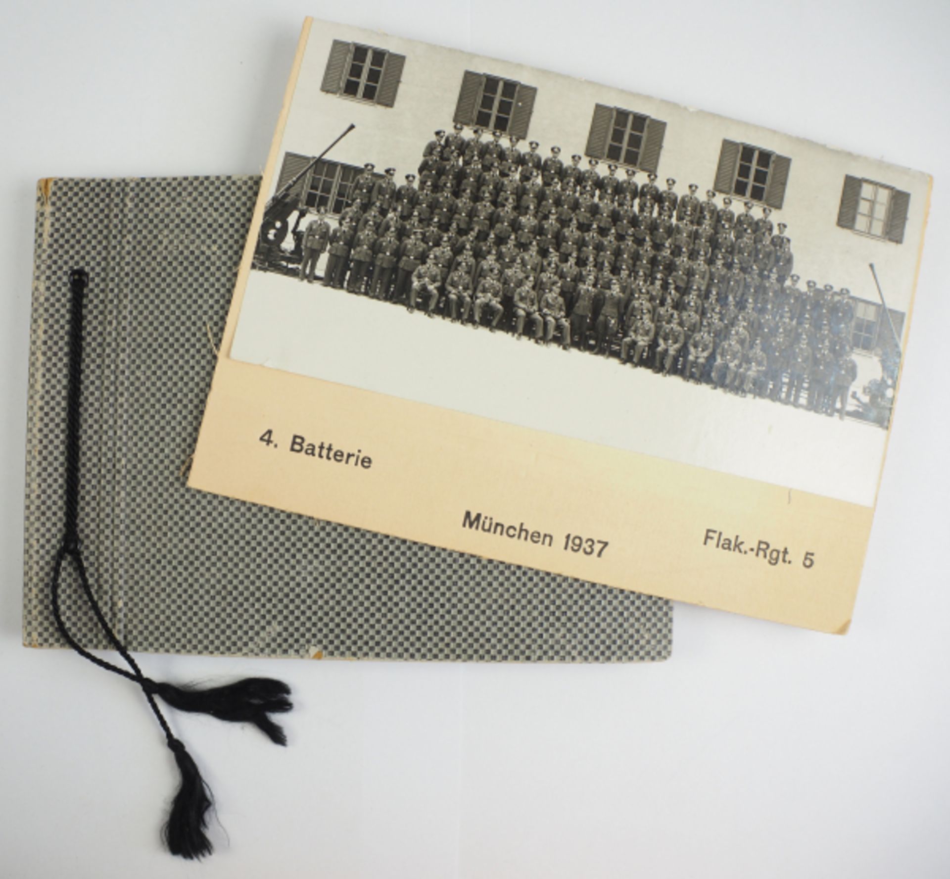 Fotoalbum der 4. Batterie, Flak-Regiment 5 - München 1937.Karierter Einband, 85 Fotos, diverse