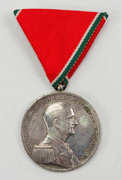 Ungarn: Große Tapferkeitsmedaille, in Silber.Bronze versilbert, im Rand BRONZE gepunzt, an