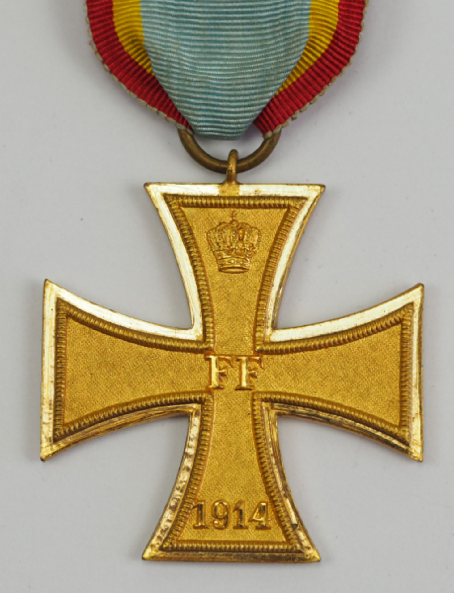 Mecklenburg-Schwerin: Militärverdienstkreuz, 1914, 2. Klasse.Bronze vergoldet, polierte Kanten, am