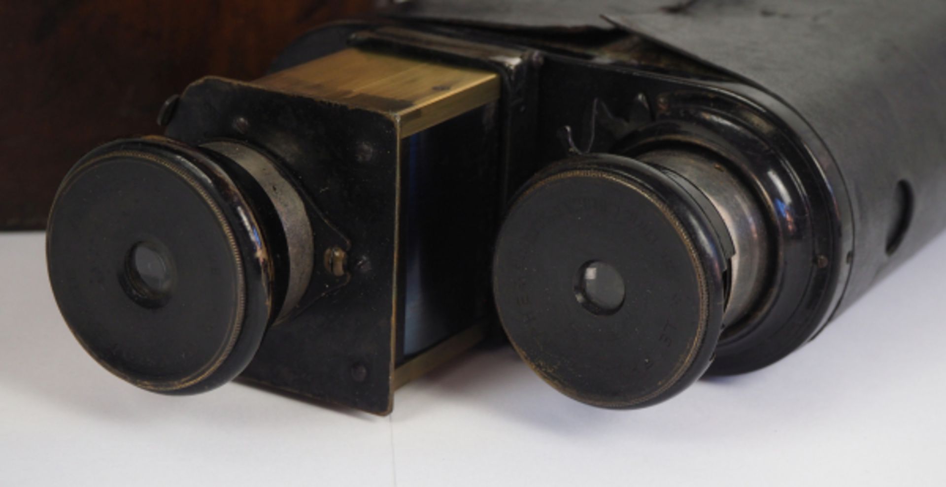 Stereo Fotoapparat.Schwarzes Buntmetallgehäuse, graviert Le Physiographe de l'Ing B. Paris, in - Bild 2 aus 3