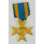 Preussen: Verdienstkreuz, in Gold.Vergoldet, die Medaillons separat aufgelegt, am Bande.Zustand: II