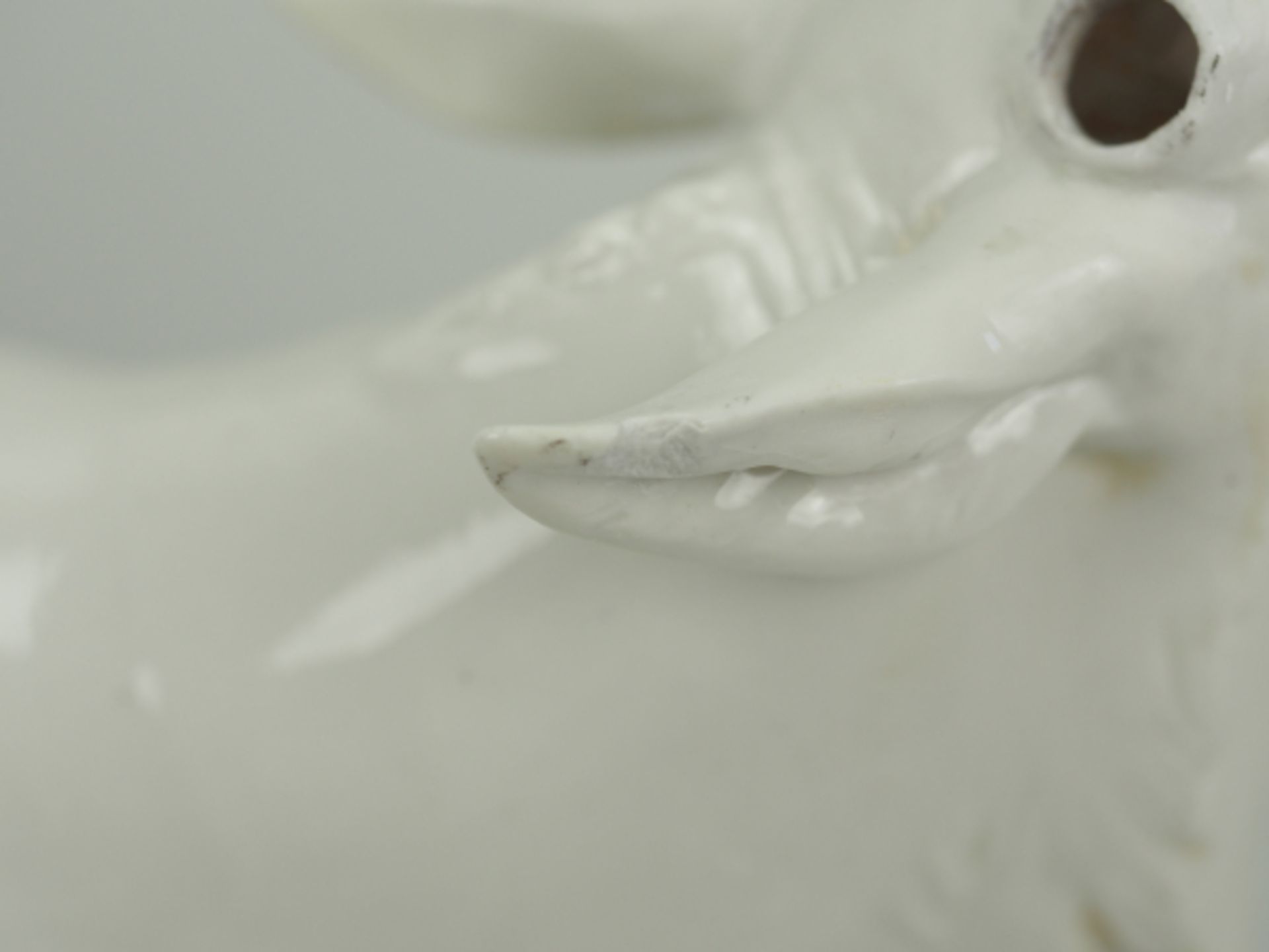 Allach: Röhrender Hirsch.Weiß glasiertes Porzellan, der Hirsch in röhrender Position mit dem nach - Bild 4 aus 7