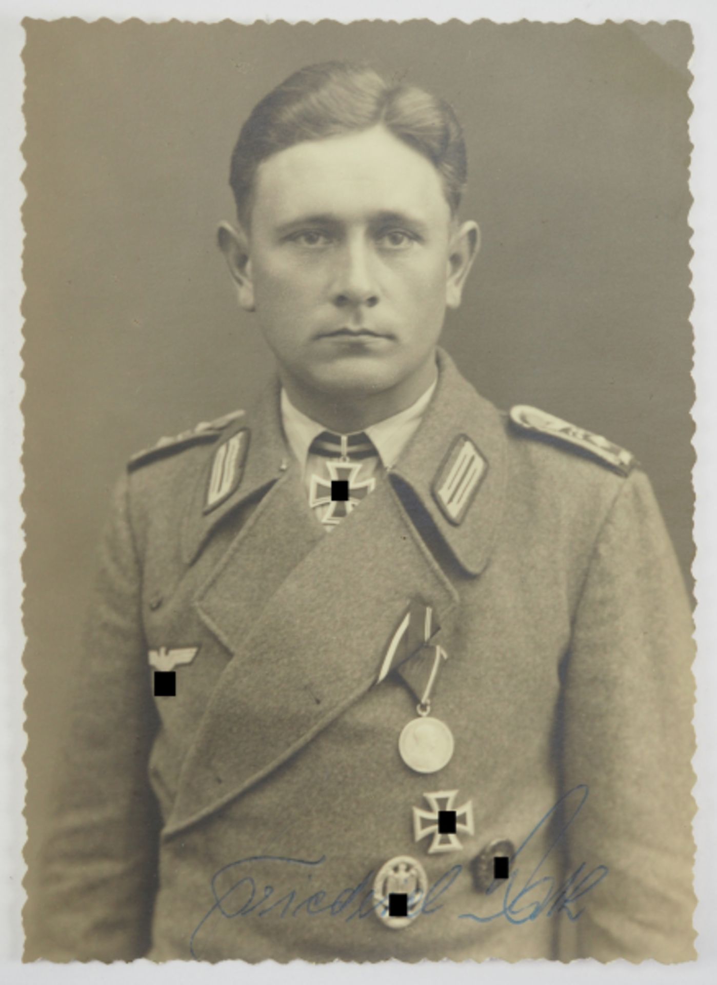 Dath, Friedrich.(1919-1944). Träger des Ritterkreuzes des Eisernen Kreuzes, das ihm als