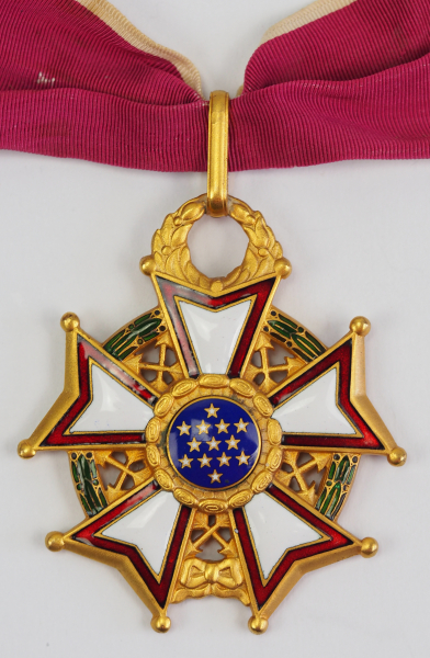 USA: Legion of Merit, Kommandeur.Bronze vergoldet, teilweise emailliert, das Medaillon separat