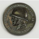 Medaille des Kradschützenbataillon 64 der 14. Panzerdivison.Kriegsmetall, Porträt eines behelmten