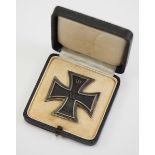 Preussen: Eisernes Kreuz, 1914, 1. Klasse, im Etui.Geschwärzter Eisenkern, silberne Zarge, leicht
