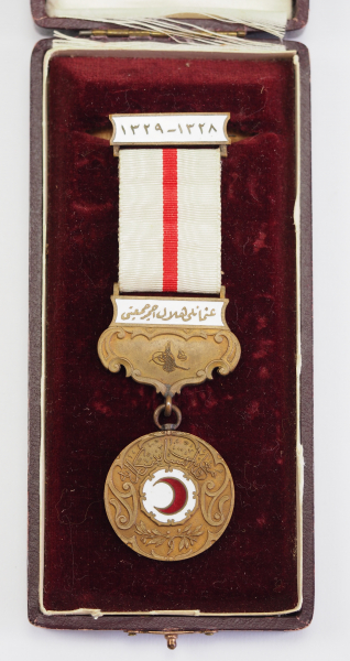 Türkei: Medaille des Roten Halbmond, in Bronze, mit Datumsspange, im Etui.Bronze, teilweise