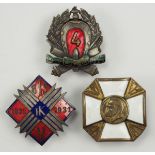 Polen: Lot von 3 Regimentsabzeichen.Diverse, je emailliert.Zustand: II