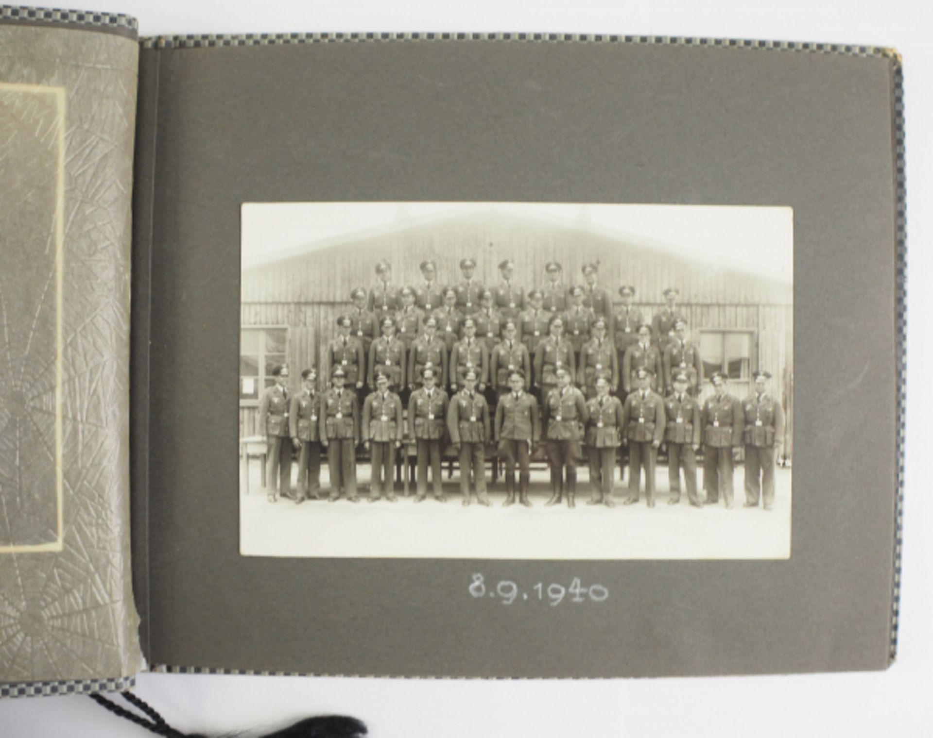 Fotoalbum der 4. Batterie, Flak-Regiment 5 - München 1937.Karierter Einband, 85 Fotos, diverse - Image 2 of 4