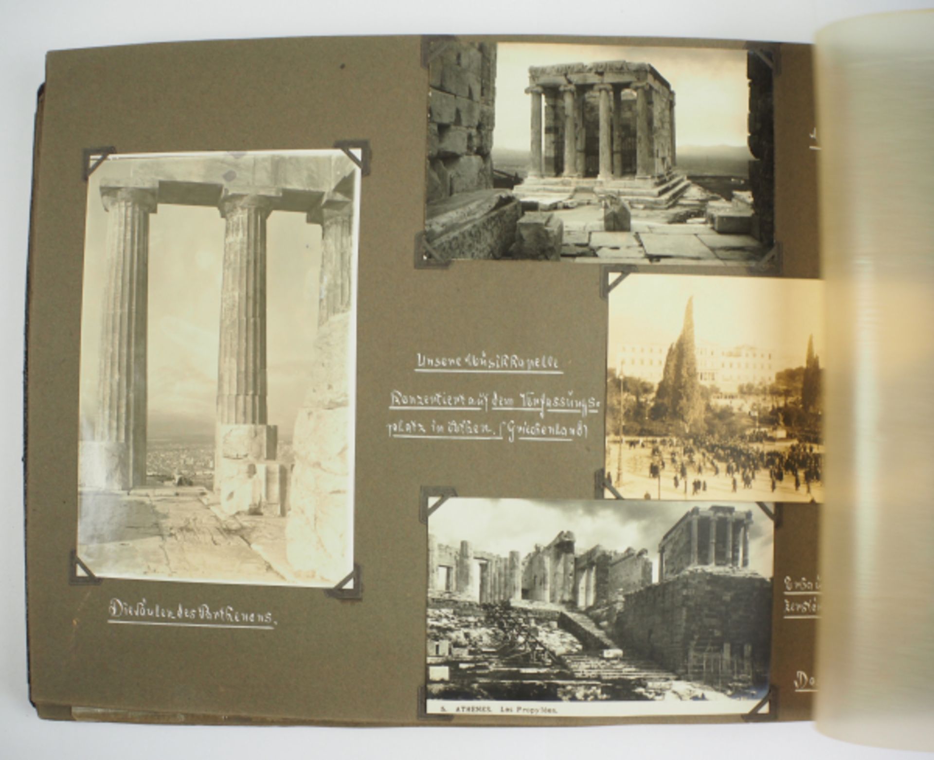 Fotoalbum der Weltreise des Kreuzers Hamburg 1926-1927.Schwarzer Einband mit aufwendiger - Image 7 of 11