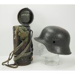 Luftwaffe: Stahlhelm M42 und Gasmaske eines Luftwaffen-Helfers.1.) Stahlhelm M42, überlackiert,