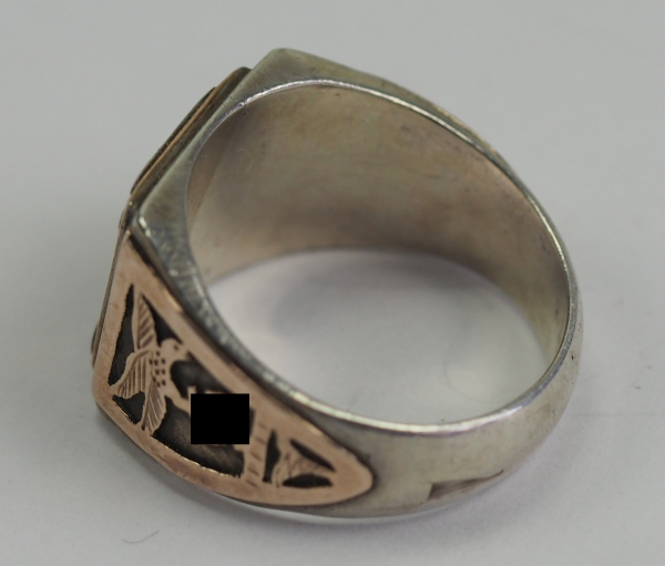 Kreta - Veteranen-Ring.Silber, die Auflagen in Gold, fein ziseliert, mit Luftwaffen-Adler und - Image 3 of 3
