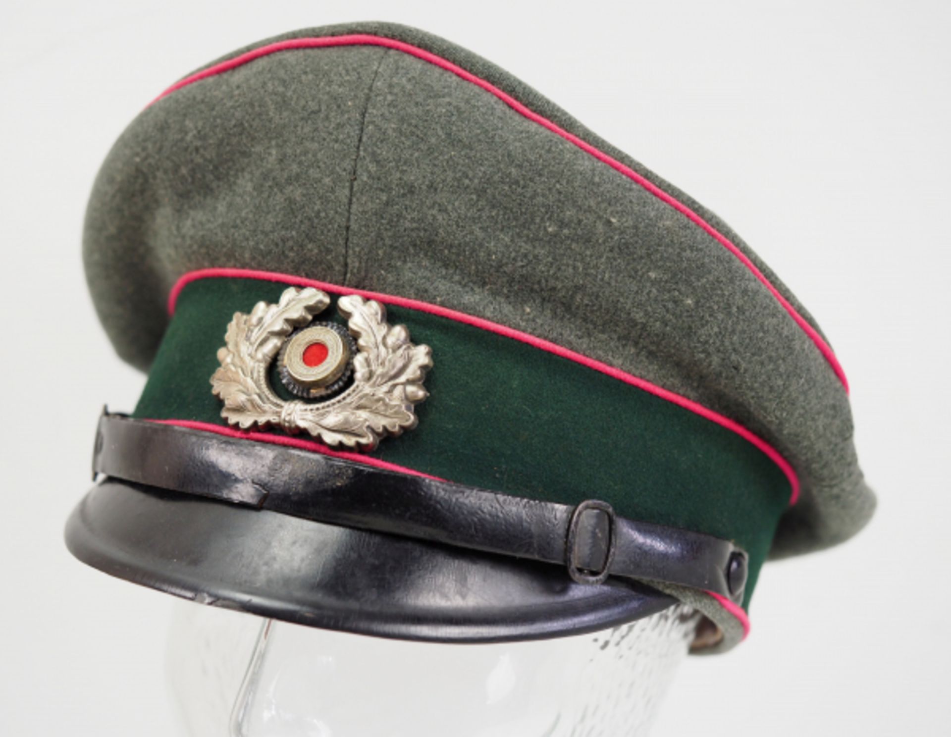 Wehrmacht: Schirmmütze für Mannschaften der Panzertruppe.Feldgraues Tuch, dunkelgrüner Bund, mit