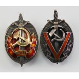 Sowjetunion: Lot von 2 NKVD Abzeichen.1.) Abzeichen für verdiente Offiziere, 2.) Abzeichen auf das
