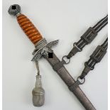 Luftwaffe: Offiziersdolch, mit Gehänge.Blanke Klinge, Beschläge aus Aluminium, orangene Hilze, mit