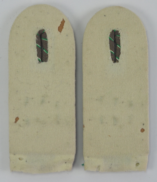 Sachsen: Paar Achselstücke für einen Leutnant im Infanterie-Regiment Nr. 133.Achselstücke mit grün- - Image 2 of 2