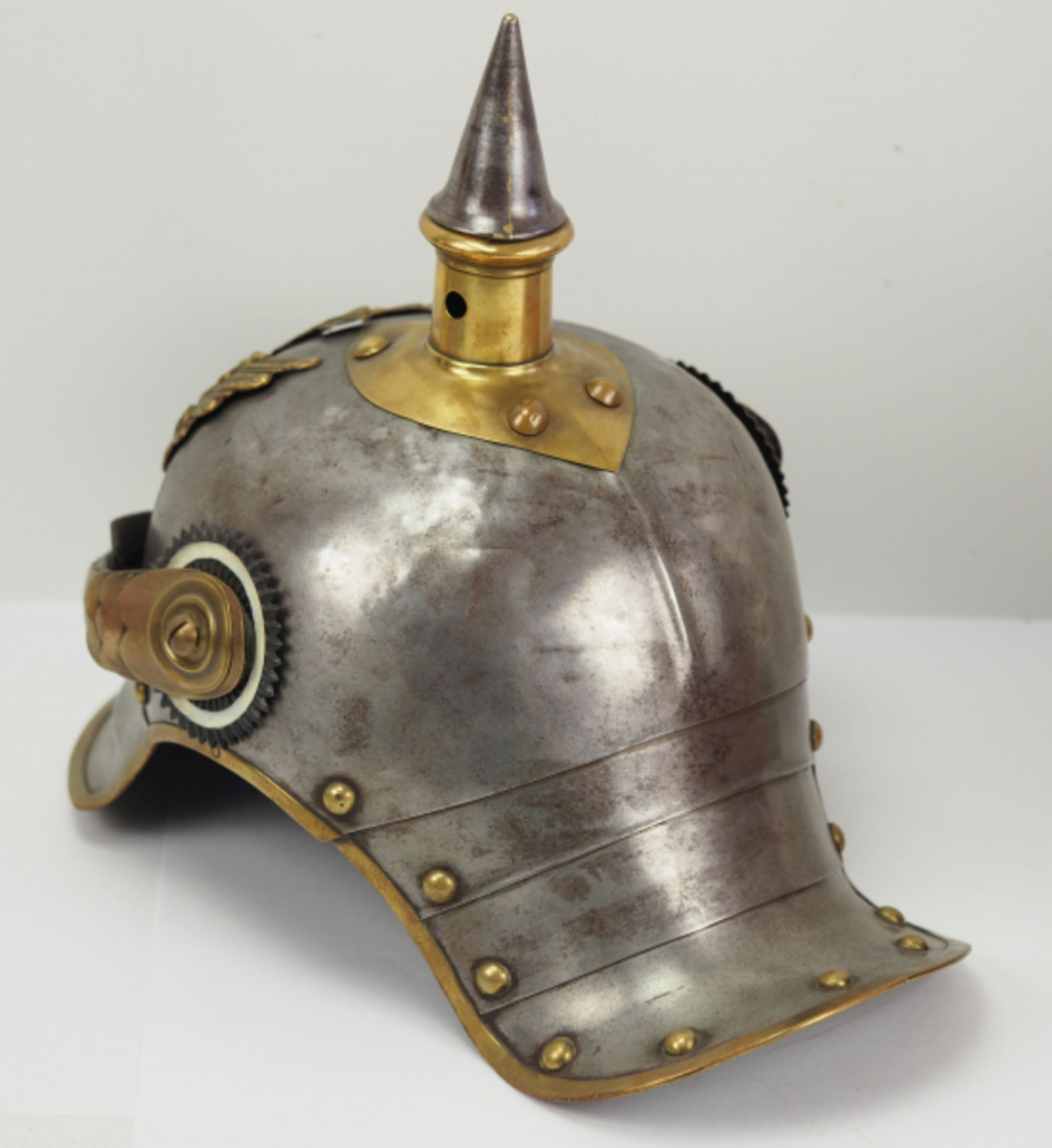 Preussen: Helm für Mannschaften der Kürassiere M1862.Eisenglocke mit Messing-Kanteneinfassung und - Bild 3 aus 5