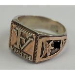 Kreta - Veteranen-Ring.Silber, die Auflagen in Gold, fein ziseliert, mit Luftwaffen-Adler und