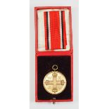 Preussen: Rot Kreuz Medaille, 3. Klasse, im Etui.Bronze, am Bande, im roten Verleihungsetui.Zustand: