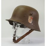 Freikorps: Stahlhelm M17 des "Bayerischer Heimat- und Königsbund: In Treue fest“.Braun lackierte