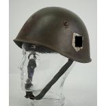 SS: Italien, Stahlhelm M33.Olivfarbene Glocke, mit Nationale und Runen, mit Innenfutter und