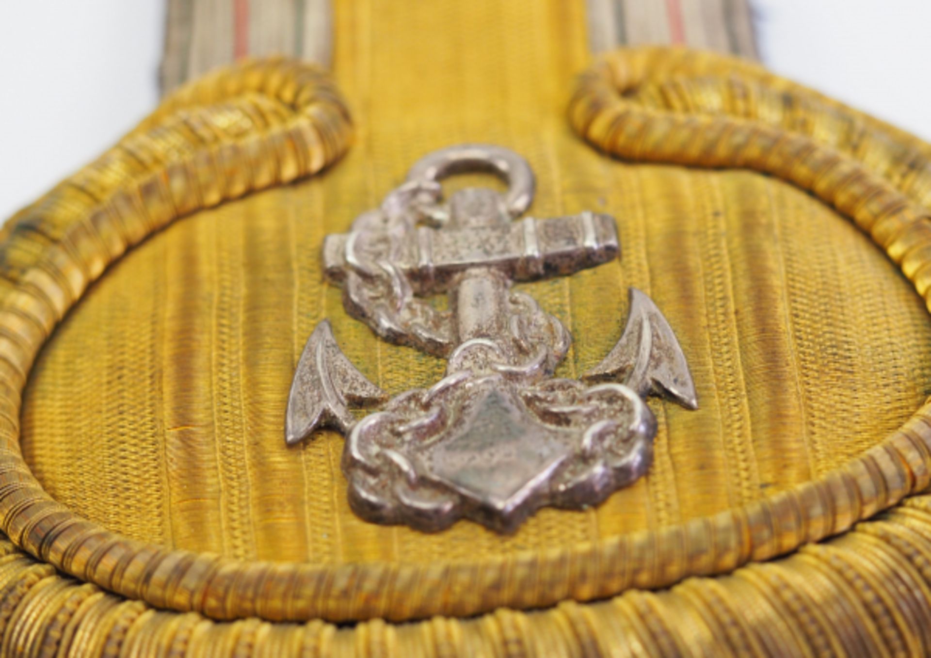 Kaiserliche Marine: Paar Epauletten.Goldene Felder, Litze mit schwarz-roten Durchzügen, silbern - Bild 2 aus 3