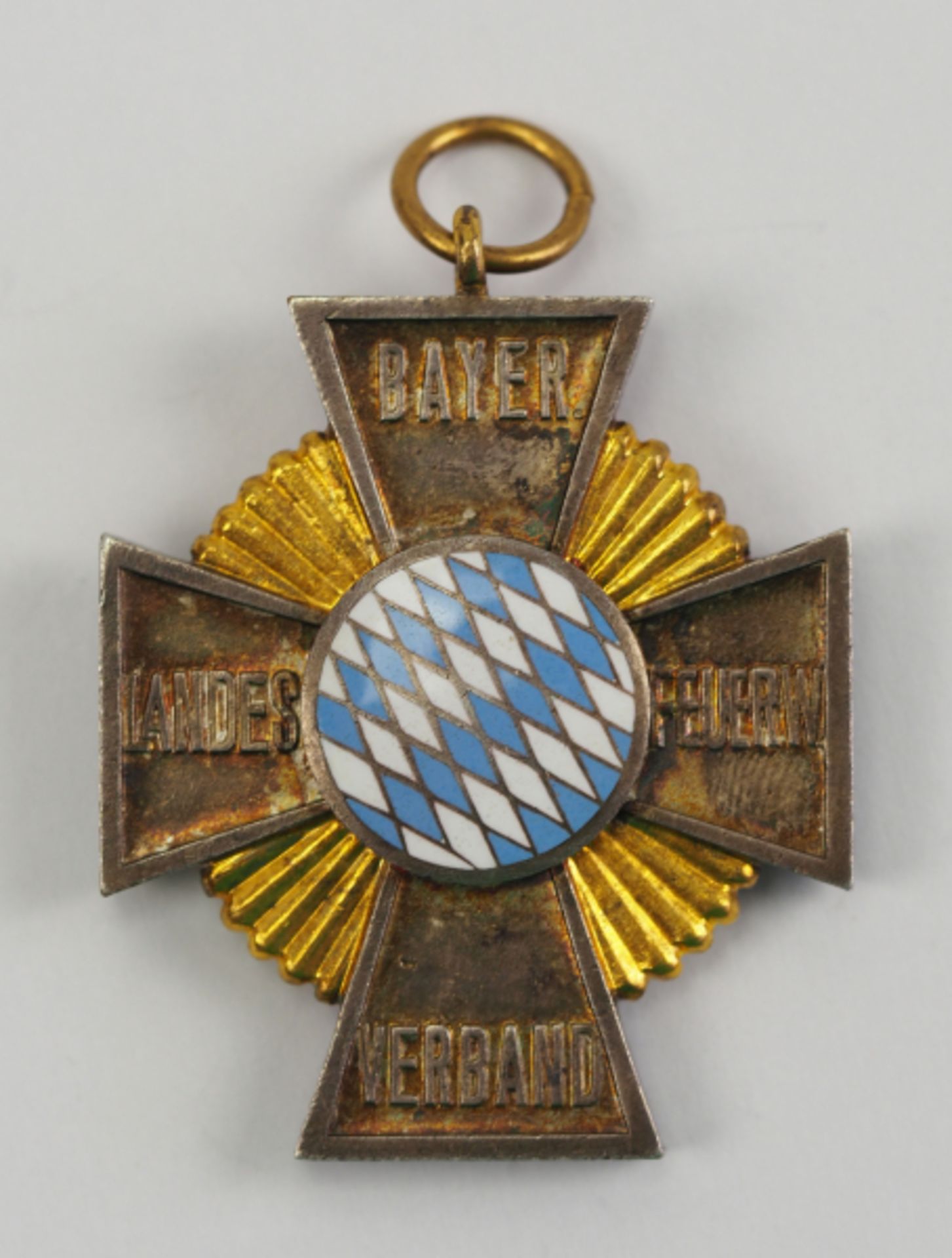 Bayern: Feuerwehr-Ehrenkreuz des Landesfeuerwehrverbandes, 1. Typ.Silber, teilweise vergoldet und - Bild 2 aus 2