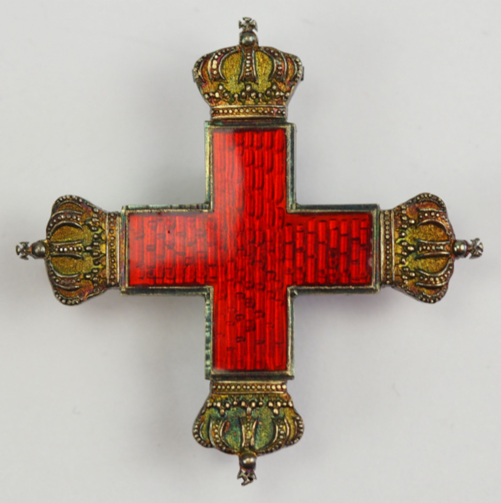 Preussen: Rot-Kreuz-Medaille, 1. Klasse.Silber vergoldet, teilweise emailliert, fein flingiert, an