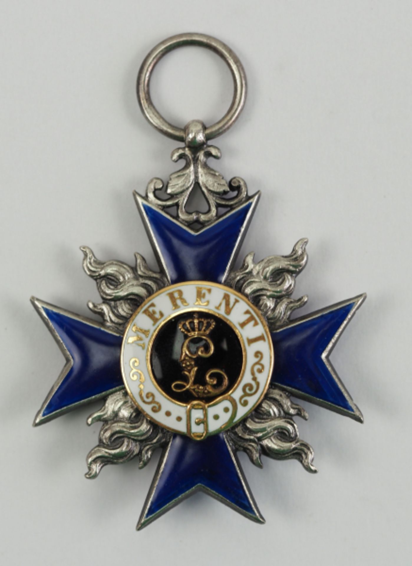 Bayern: Militär-Verdienst-Orden, 4. Klasse, ohne Schwerter.Silber, die Medaillons in Gold, teilweise