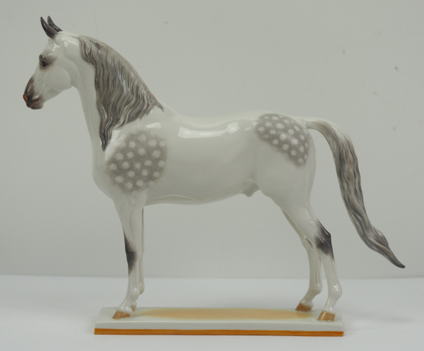 Allach: Stehendes Pferd.Farbig glasiertes Porzellan, für die Bemalung kann keine Gewähr übernommen - Image 3 of 4
