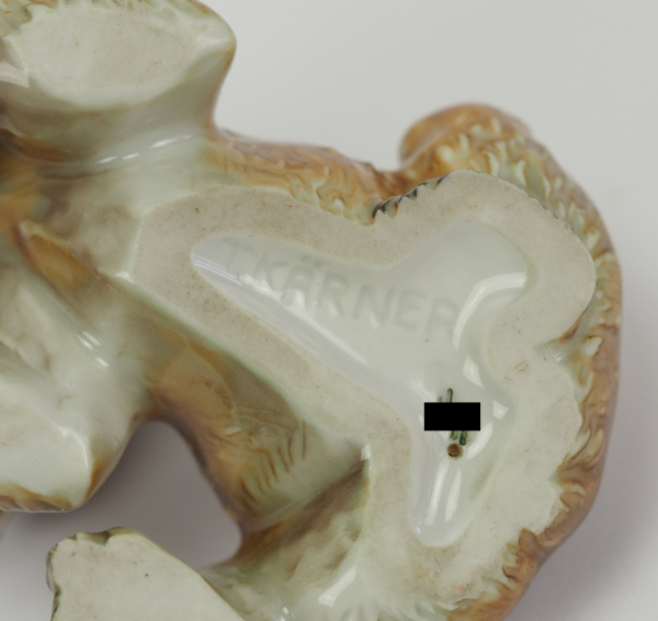 Allach: Liegender Bär.Farbig glasiertes Porzellan, für die Bemalung kann keine Gewähr übernommen - Image 3 of 3